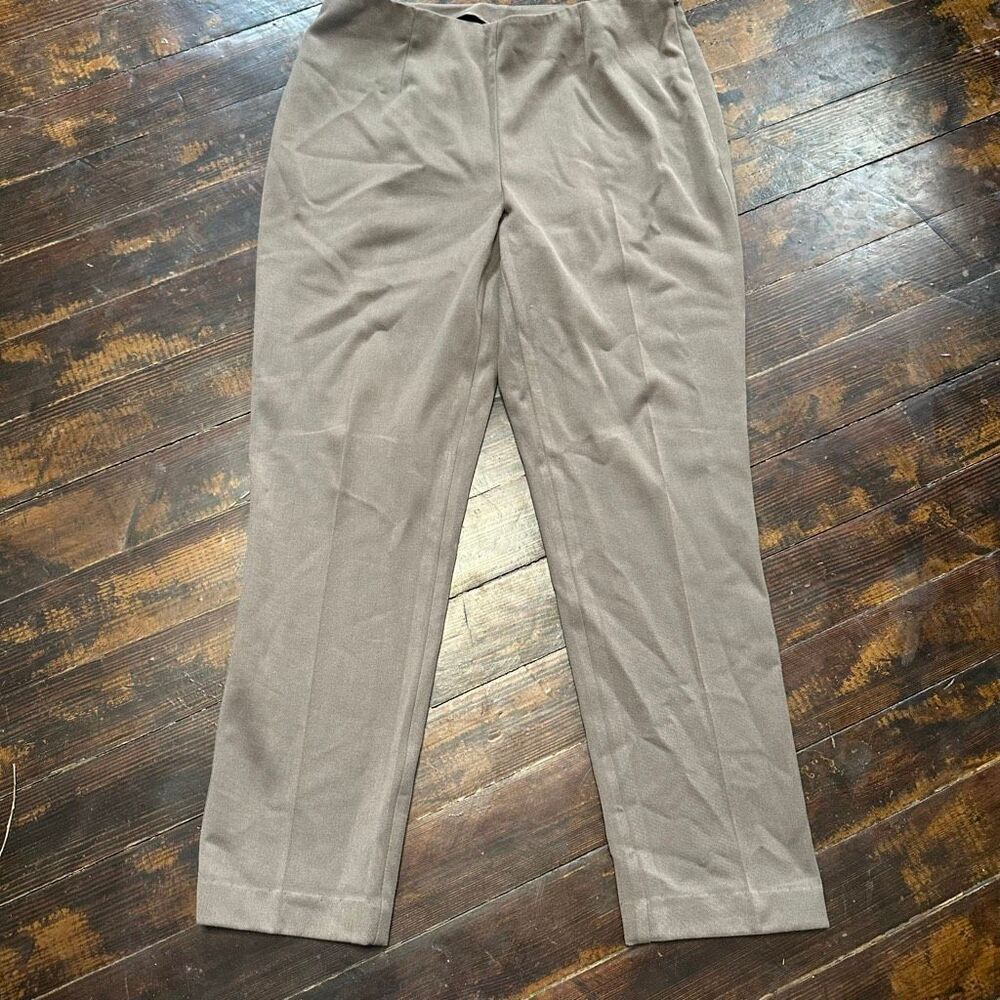 Chicos gray travel core 1/8 short pull on knit stretchy pants